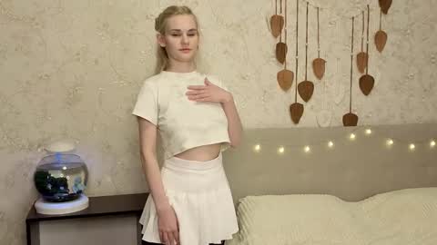 Naomi 3 online show from 12.02.25