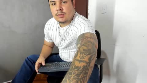 Snapshot of narciso_kh chatting on 01.09.25 deibyd online show from 01.09.25