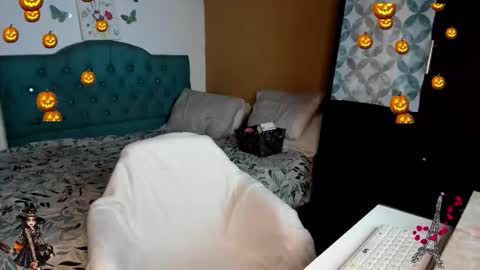 Snapshot of nata_paris chatting on 10.27.25 Natalia online show from 10.27.25