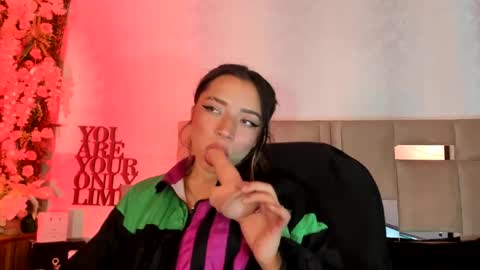 Snapshot of natacha_black00 chatting on 02.23.25 Natacha black online show from 02.23.25