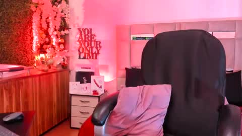 Snapshot of natacha_black00 chatting on 02.25.25 Natacha black online show from 02.25.25