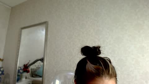 Snapshot of natalia_peach chatting on 01.20.25 Wild influence online show from 01.20.25