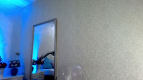 Snapshot of natalia_peach chatting on 01.27.25 Wild influence online show from 01.27.25