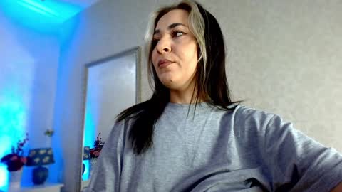 Snapshot of natalia_peach chatting on 02.03.25 Wild influence online show from 02.03.25