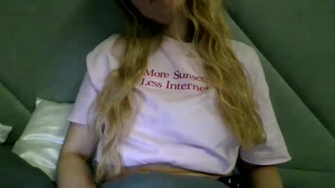 Snapshot of nataliexo111 chatting on 10.15.25 Natali online show from 10.15.25