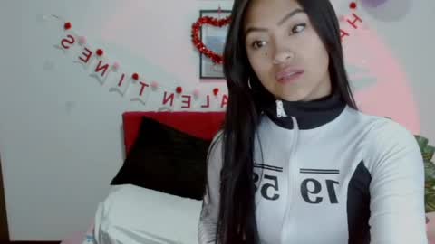 Snapshot of natalyescobar_lx chatting on 09.19.25 Nataly Escobar online show from 09.19.25