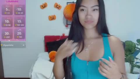 Snapshot of natalyescobar_lx chatting on 10.17.25 Nataly Escobar online show from 10.17.25