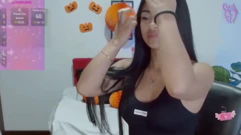 Snapshot of natalyescobar_lx chatting on 10.21.25 Nataly Escobar online show from 10.21.25