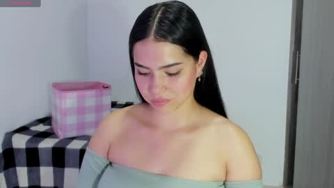 Snapshot of natasha_su chatting on 01.18.25 Natalia online show from 01.18.25