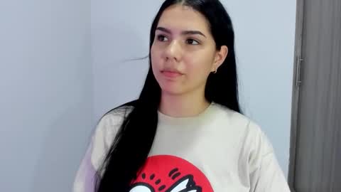 Snapshot of natasha_su chatting on 10.10.25 Natalia online show from 10.10.25