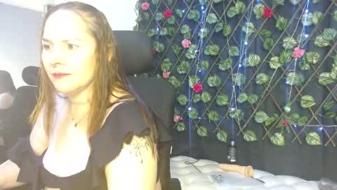 Snapshot of natatellez32 chatting on 11.02.25 NataTellez online show from 11.02.25