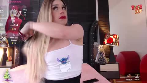 Snapshot of nathaliaz_ chatting on 12.17.24 nathaliaz online show from 12.17.24