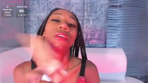 Snapshot of nathalyleen chatting on 10.19.25 online show from 10.19.25