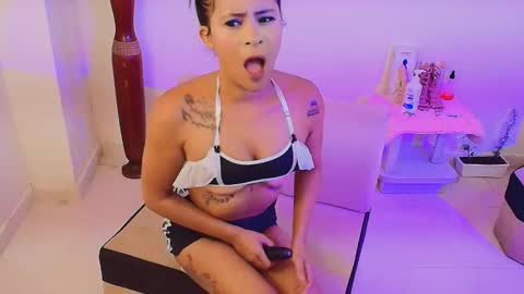 Snapshot of natty_reyes2004 chatting on 10.09.25 NATALY.. online show from 10.09.25