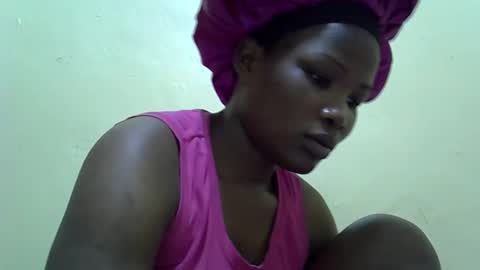 Snapshot of naughty_baddie5 chatting on 10.04.25 candy online show from 10.04.25