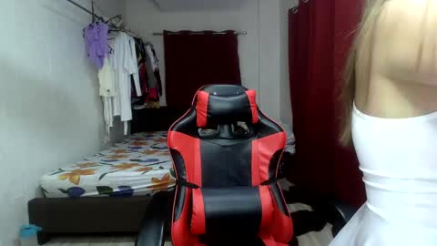 Snapshot of naughty_mariaxx chatting on 12.19.24 Maria online show from 12.19.24