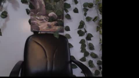 Snapshot of naughty_xxbunny chatting on 01.20.25 beauty online show from 01.20.25