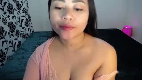 Snapshot of naughtyandsweetx chatting on 10.04.25 May online show from 10.04.25