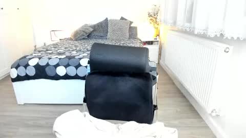 KimBeee online show from 02.20.25