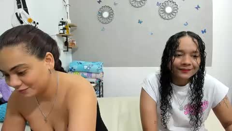 Snapshot of nay_and_aleja chatting on 09.26.25 nay_and_aleja online show from 09.26.25