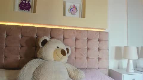 NAYA VELVET online show from 11.21.25