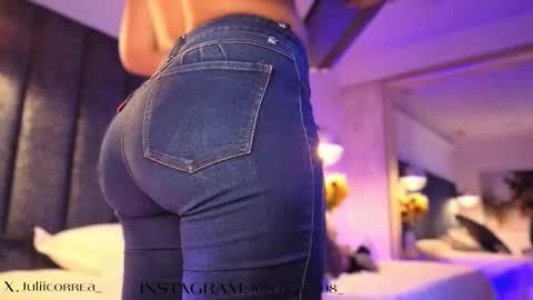 Juli  online show from 10.22.25