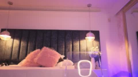 Juli  online show from 11.23.25