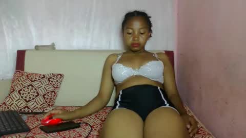 nayrah12 online show from 12.02.25