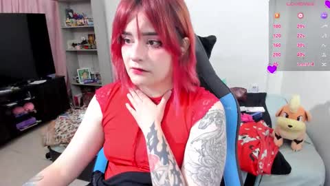 Snapshot of neeko_lol_ chatting on 10.06.25 Geek Nicole im Neeko UwU online show from 10.06.25