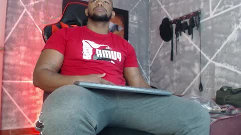 Snapshot of negritomeloso_k18 chatting on 10.21.25 negritomeloso_k18 online show from 10.21.25