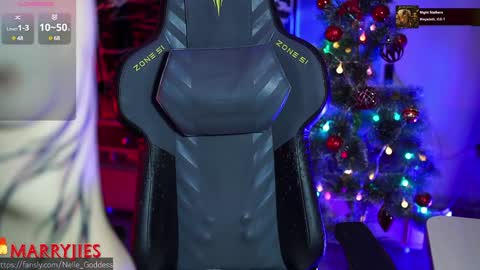 Snapshot of nelle_ chatting on 01.04.25    online show from 01.04.25