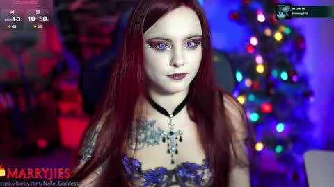 Snapshot of nelle_ chatting on 01.10.25    online show from 01.10.25