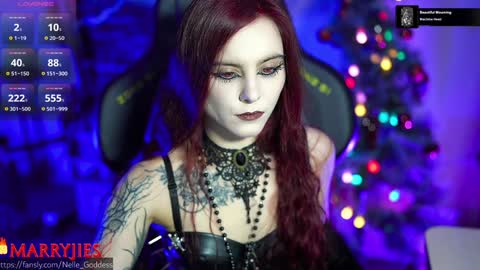 Snapshot of nelle_ chatting on 01.12.25    online show from 01.12.25