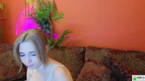 Snapshot of nellie_moans chatting on 11.16.25 Nellie online show from 11.16.25