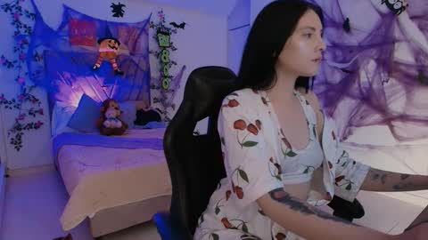 Snapshot of neo_sarah chatting on 10.20.25 neo_sarah online show from 10.20.25