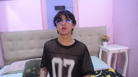 Snapshot of neonadonis chatting on 10.18.25 NeonAdonis online show from 10.18.25