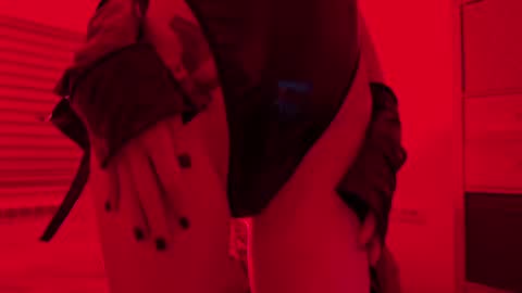 Snapshot of neondemon_ chatting on 12.28.24 maeve online show from 12.28.24