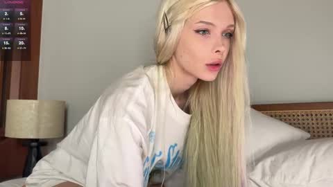 Snapshot of neondemon_ chatting on 01.17.25 maeve online show from 01.17.25