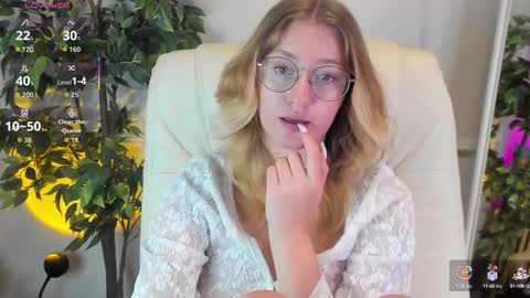 Snapshot of nerissa_xo chatting on 10.04.25 Nerissa online show from 10.04.25