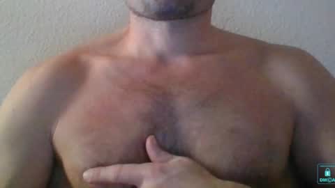 Snapshot of newtyguy90 chatting on 01.11.25 newtyguy90 online show from 01.11.25