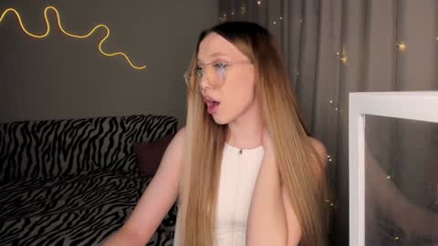 Snapshot of neyrmina chatting on 12.05.24 Mina online show from 12.05.24