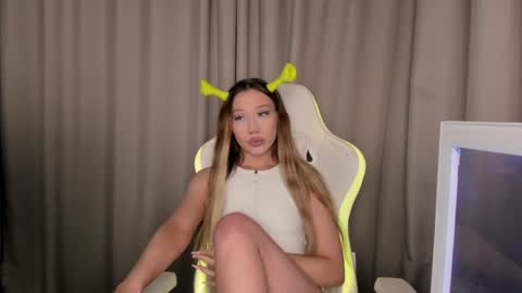 Snapshot of neyrmina chatting on 12.10.24 Mina online show from 12.10.24