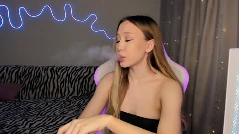 Snapshot of neyrmina chatting on 12.21.24 Mina online show from 12.21.24