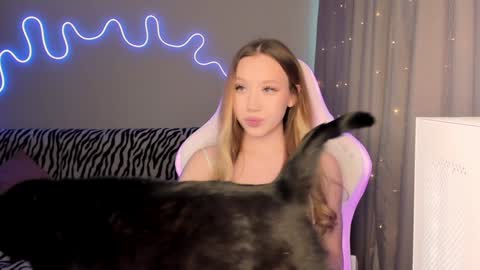 Snapshot of neyrmina chatting on 01.24.25 Mina online show from 01.24.25