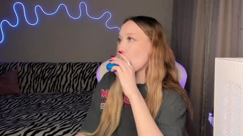 Snapshot of neyrmina chatting on 01.28.25 Mina online show from 01.28.25