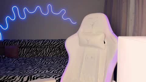 Snapshot of neyrmina chatting on 02.10.25 Mina online show from 02.10.25