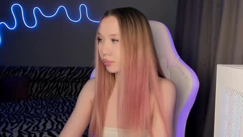 Snapshot of neyrmina chatting on 02.25.25 Mina online show from 02.25.25