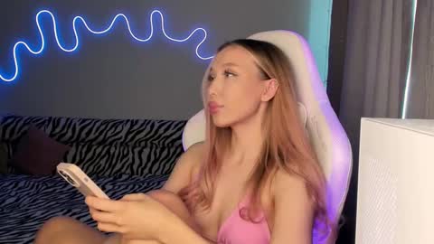 Snapshot of neyrmina chatting on 02.28.25 Mina online show from 02.28.25