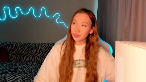 Snapshot of neyrmina chatting on 09.29.25 Mina online show from 09.29.25