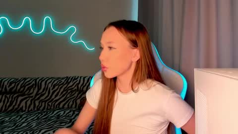 Snapshot of neyrmina chatting on 10.01.25 Mina online show from 10.01.25